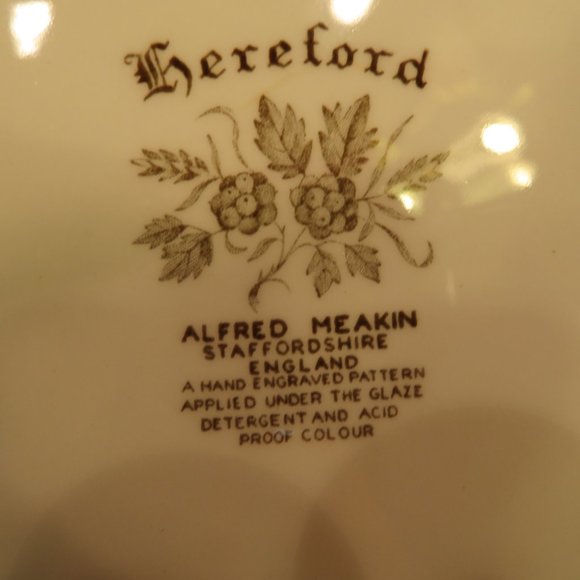 Pair Vintage Meakin Hereford Dinner Plates 9" Dia. (178C) - Picture 3 of 3